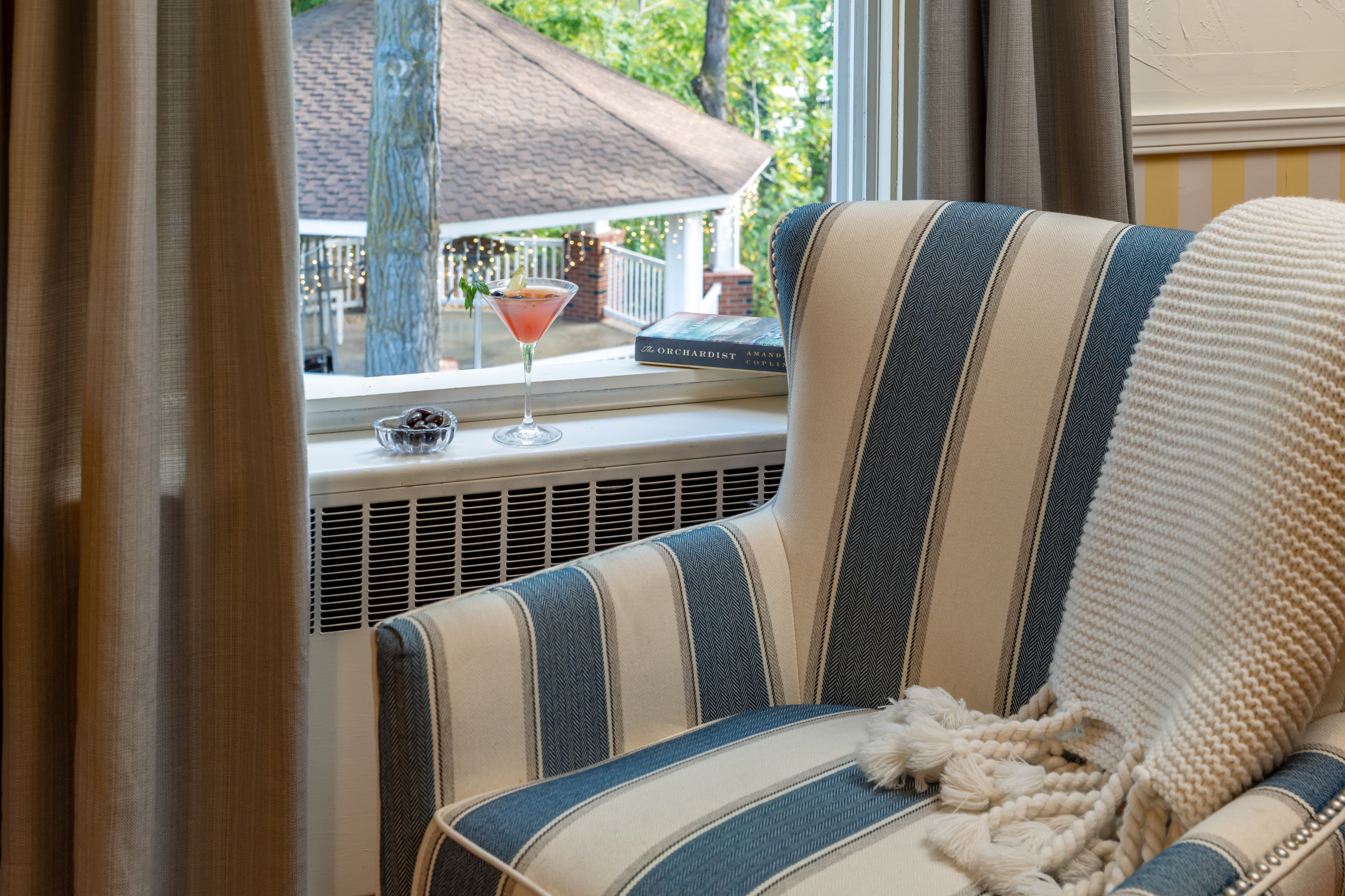 swedish room side window view