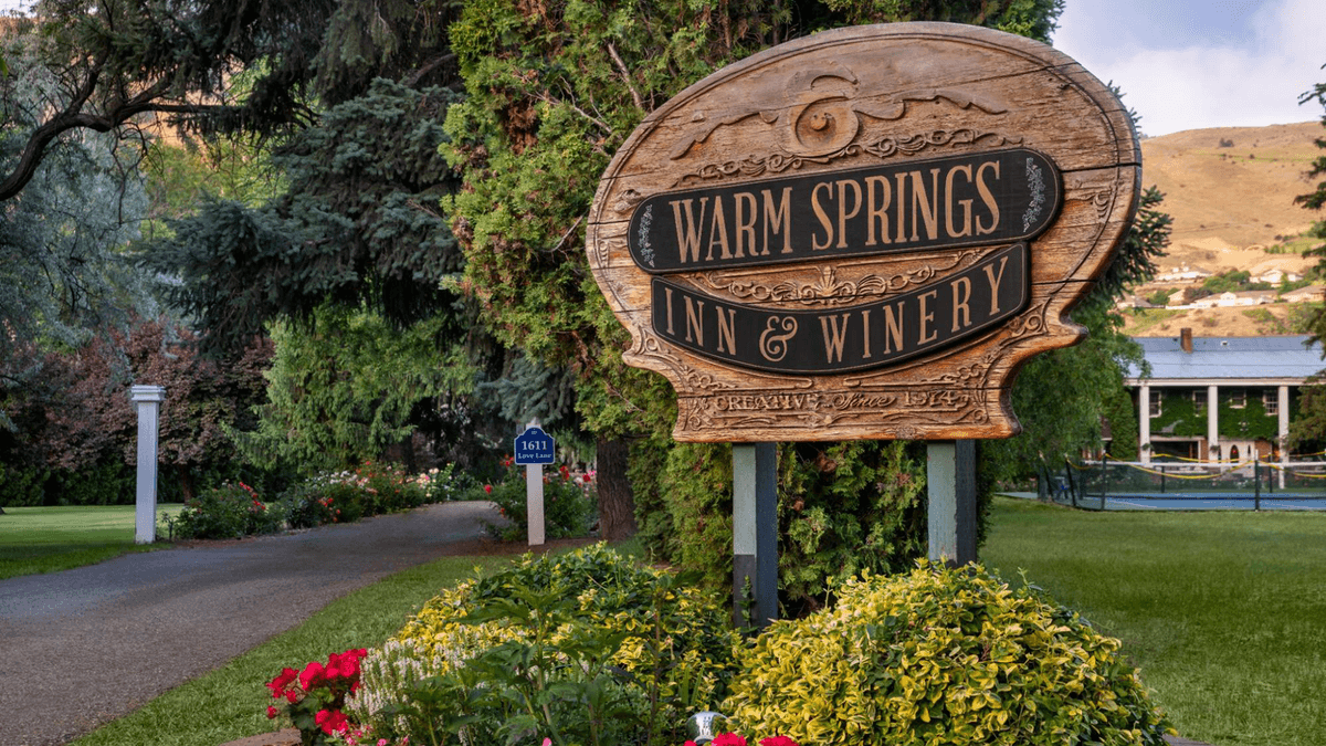 Warm Springs Inn: Luxury B&B Escape in North Central Washington